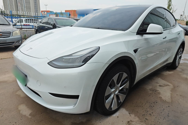 Tesla Model Y 2023 car image #2