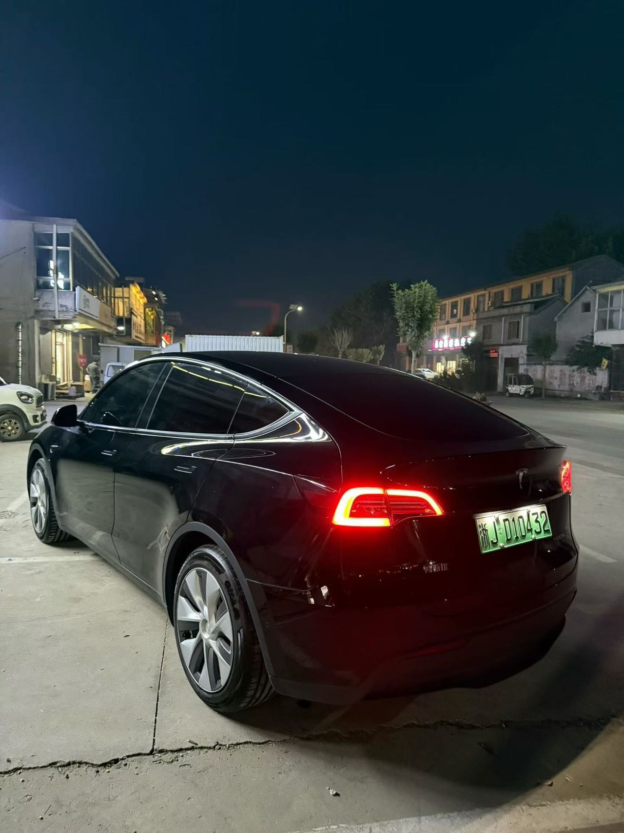 Tesla Model Y 2023 car image #4