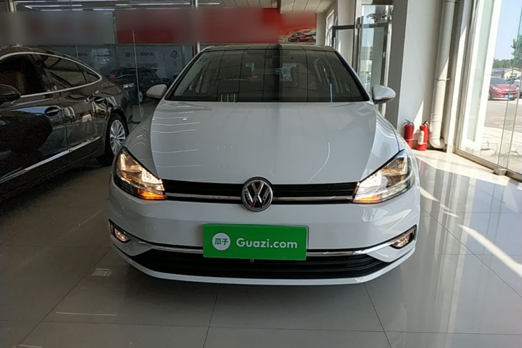 Volkswagen Golf 2020 car image #3