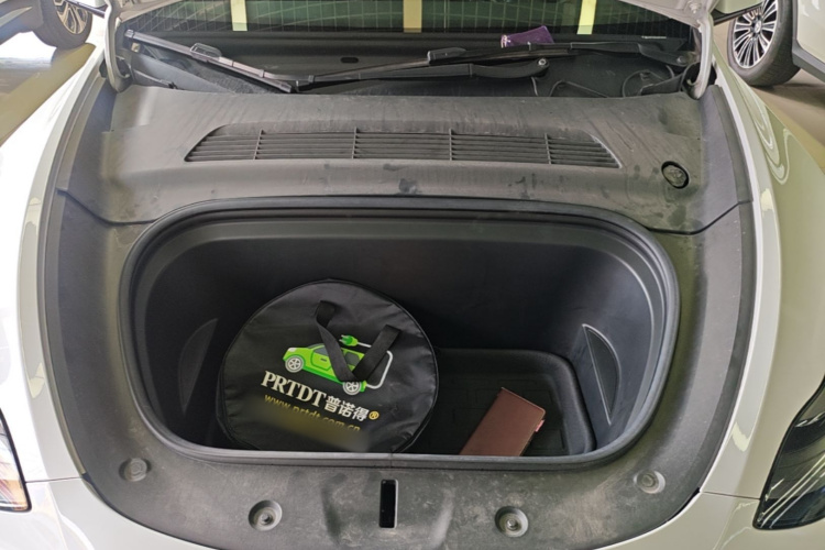Tesla Model Y 2021 car image #22