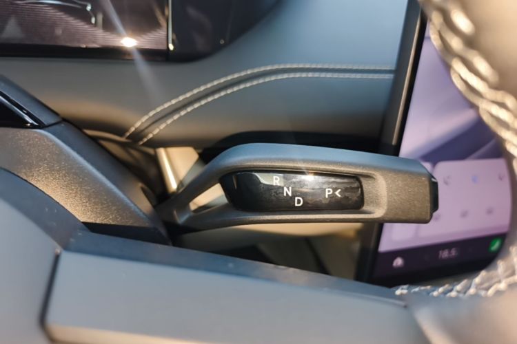 MI SU7 2025 immagine di auto #14