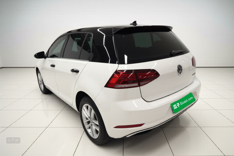 Volkswagen Golf 2018 car image #5
