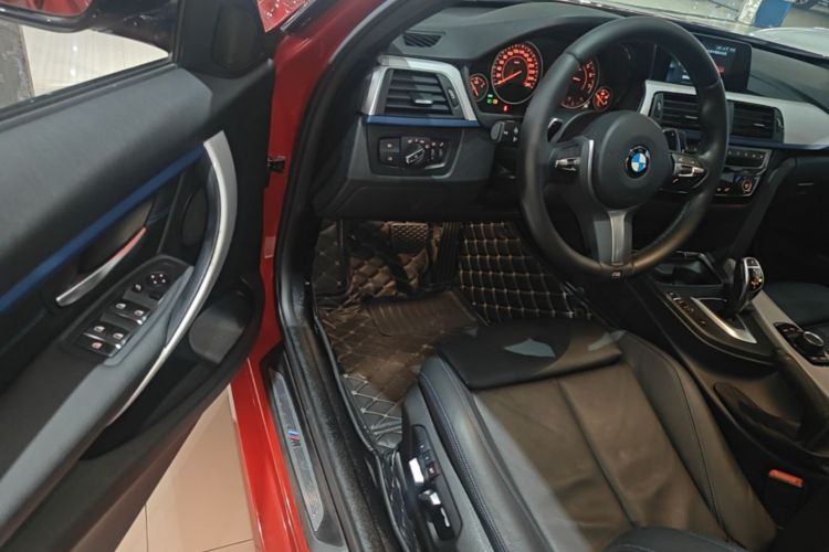BMW 3 Series 2019 car image #16