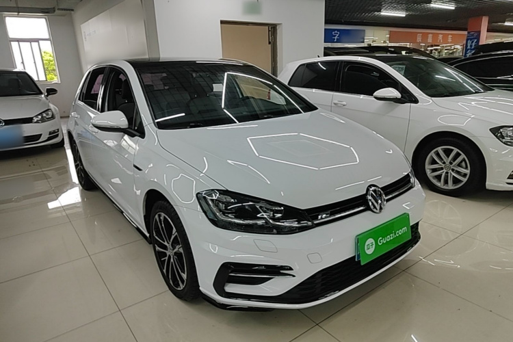 Volkswagen Golf 2018 car image #4