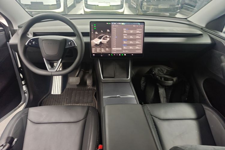 Tesla Model Y 2025 #10 Tesla Model Y 2025 immagine di auto #10
