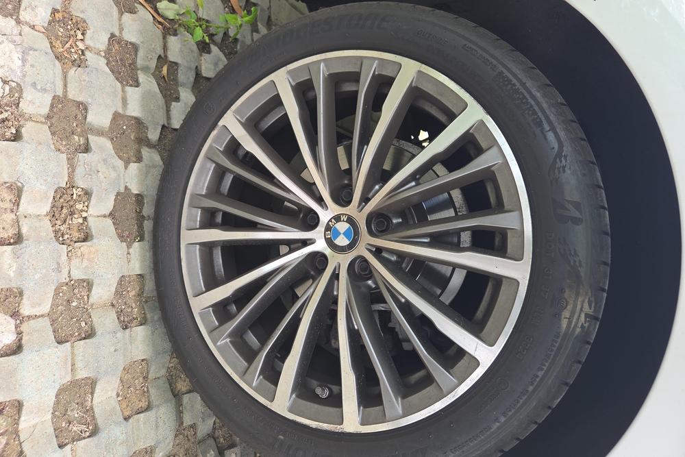 BMW 3 Series 2019 car image #6