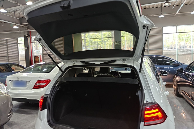 Volkswagen Golf 2019 car image #19
