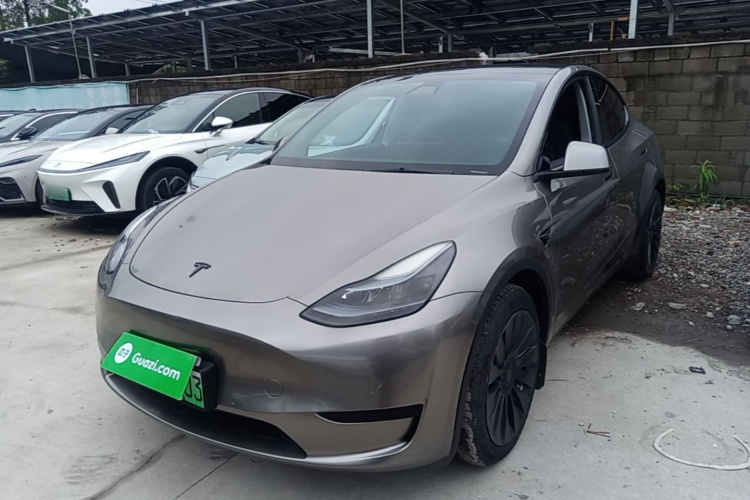 Tesla Model Y 2022 car image #2