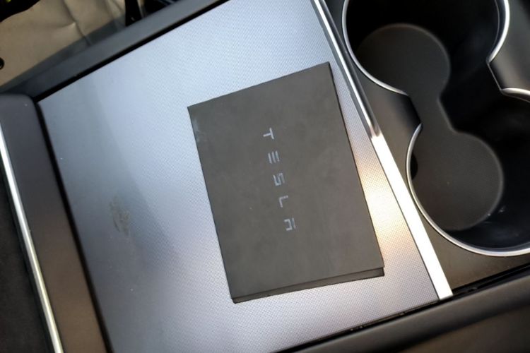 Tesla Model Y 2025 car image #9