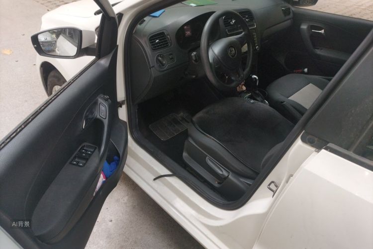 Volkswagen Polo 2016 car image #18