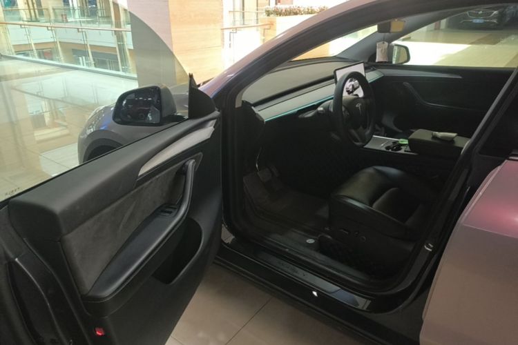 Tesla Model Y 2024 #12 Tesla Model Y 2024 car image #12