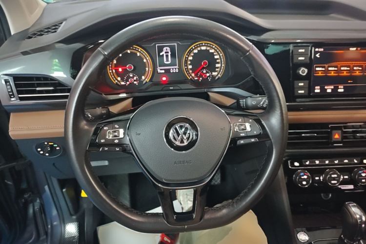 Volkswagen Tharu 2018 immagine di auto #11