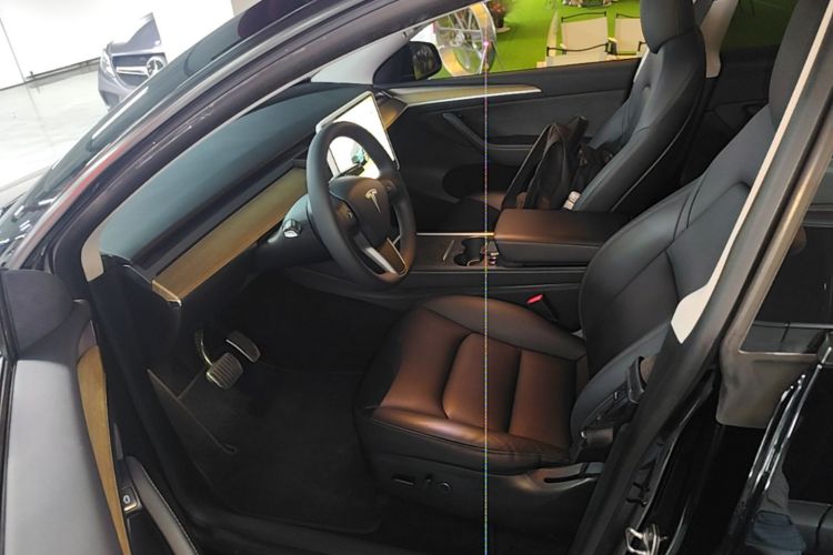 Tesla Model Y 2022 immagine di auto #12