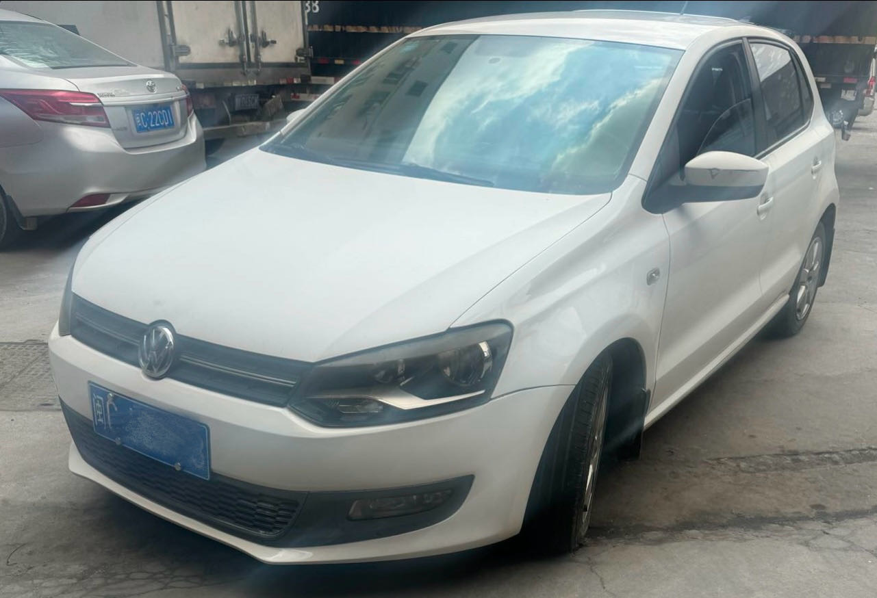 Volkswagen Polo 2015 car image 