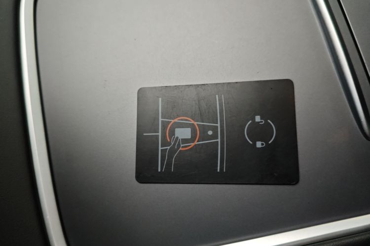 Tesla Model 3 2022 car image #14