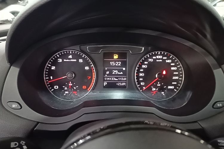 Audi Q3 2016 car image #12