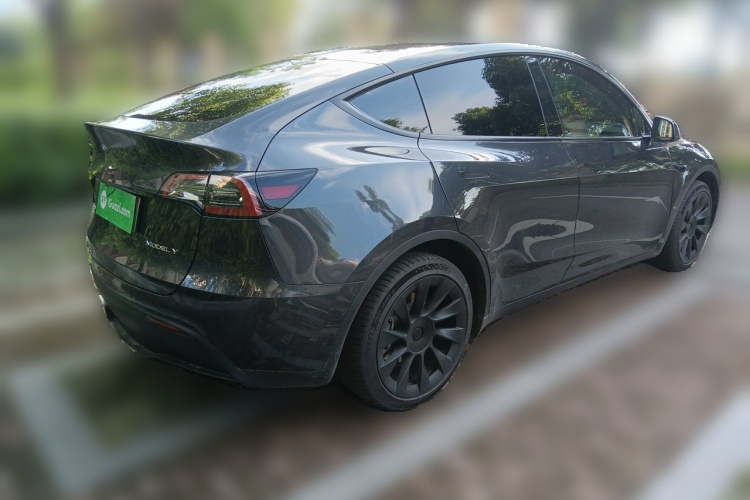 Tesla Model Y 2024 #5 Tesla Model Y 2024 car image #5