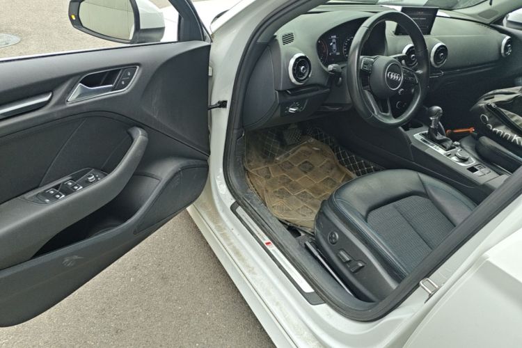 Audi A3 2019 car image #16