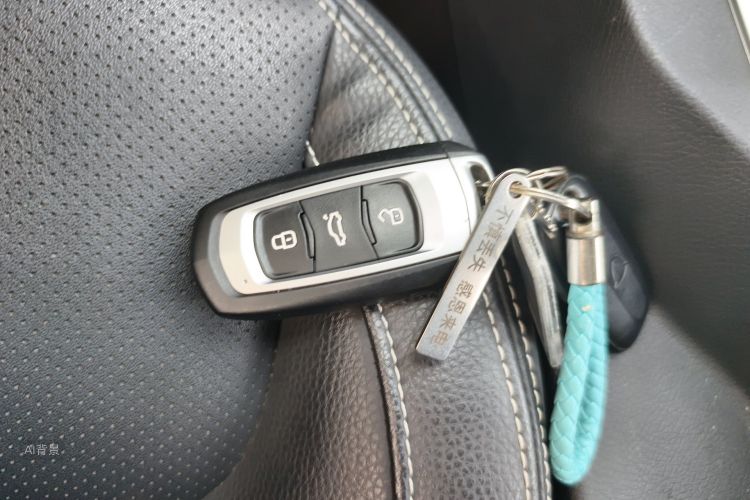 GEELY Vision X6 2017 immagine di auto #10