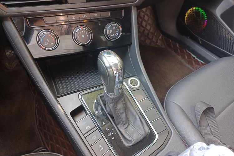 Volkswagen Bora 2019 car image #14