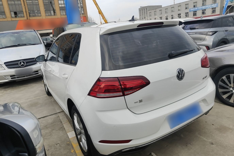 Volkswagen Golf 2019 car image #5