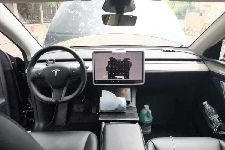 Tesla Model Y 2024 #12 Tesla Model Y 2024 car image #12