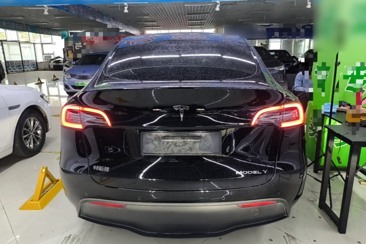 Tesla Model Y 2023 #6 Tesla Model Y 2023 car image #6