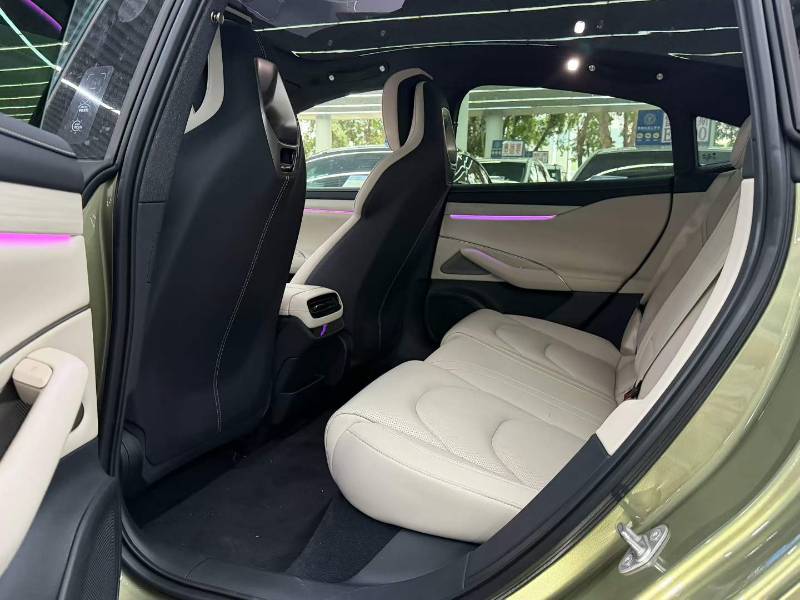 MI SU7 2025 imagen de coche #6