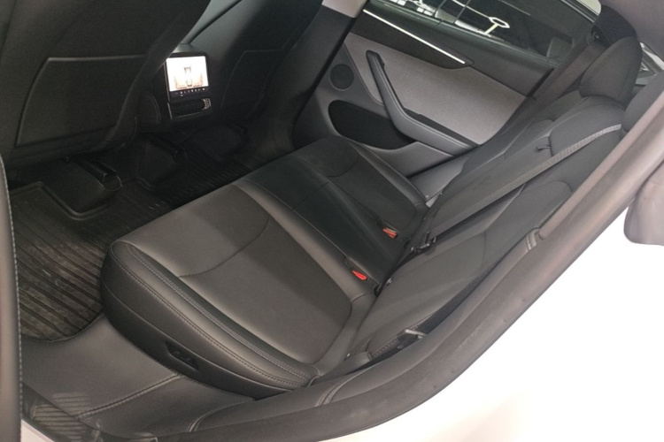 Tesla Model Y 2025 #17 Tesla Model Y 2025 car image #17