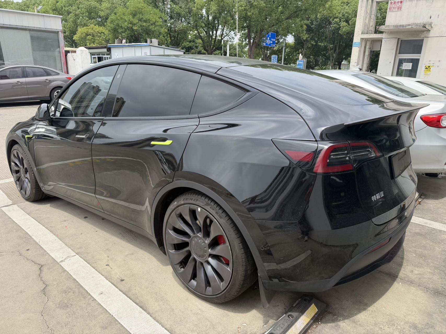 Tesla Model Y 2022 car image #3
