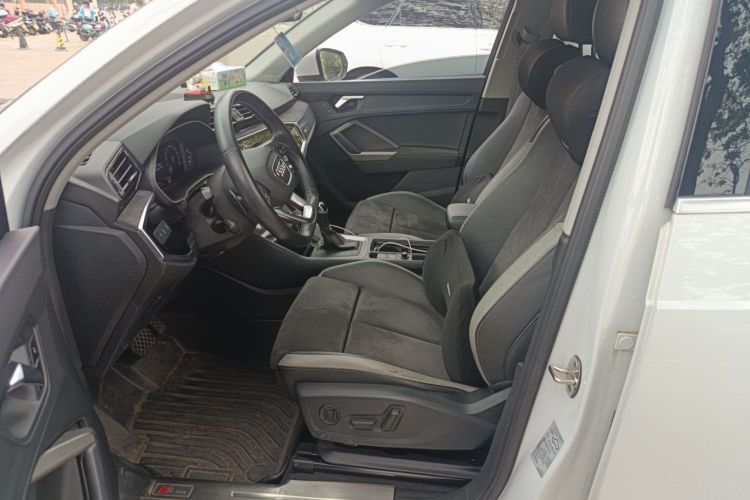 Audi Q3 2021 car image #19