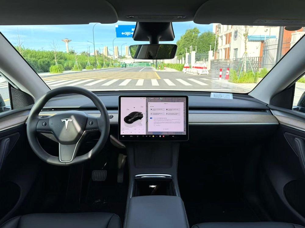 Tesla Model Y 2021 #10 Tesla Model Y 2021 car image #10