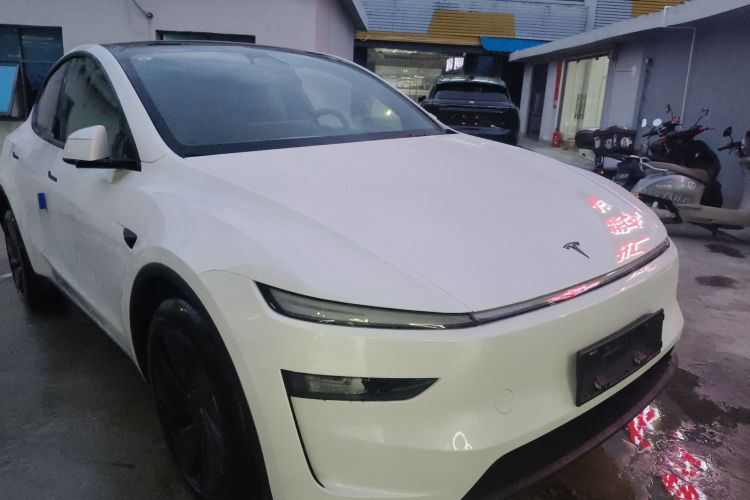 Tesla Model Y 2026 #4 Tesla Model Y 2026 car image #4
