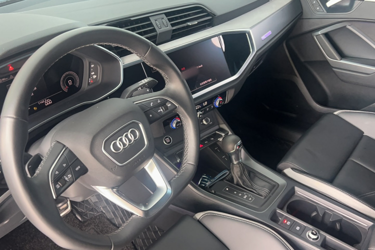 Audi Q3 2024 car image #14