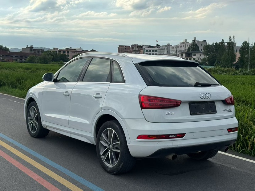 Audi Q3 2017 car image #5