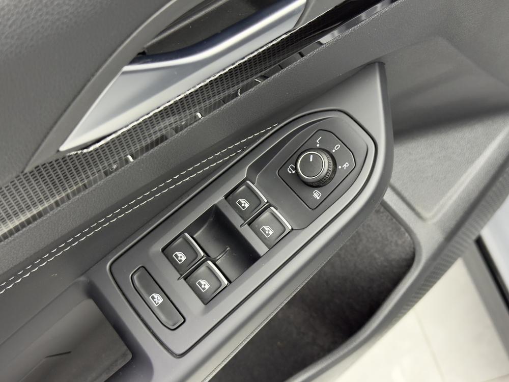 Volkswagen Golf 2023 #26 Volkswagen Golf 2023 صورة سيارة #26