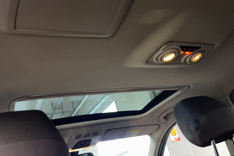 BMW 3 Series 2017 car image #16