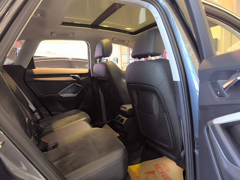 Audi Q3 2020 car image #7