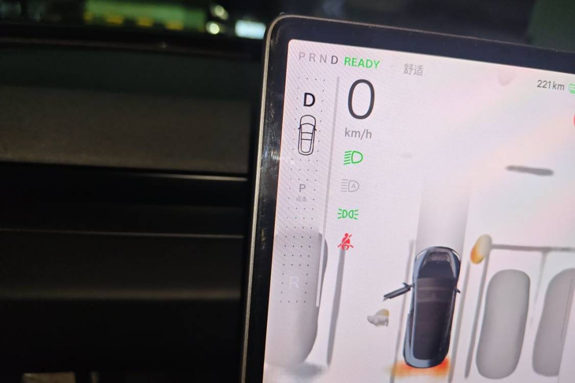 Tesla Model 3 2025 car image #27