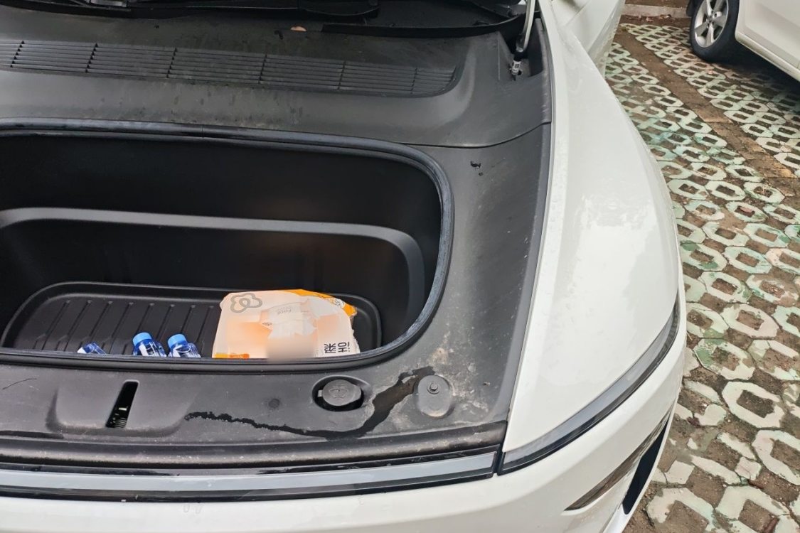 Tesla Model Y 2025 immagine di auto #12