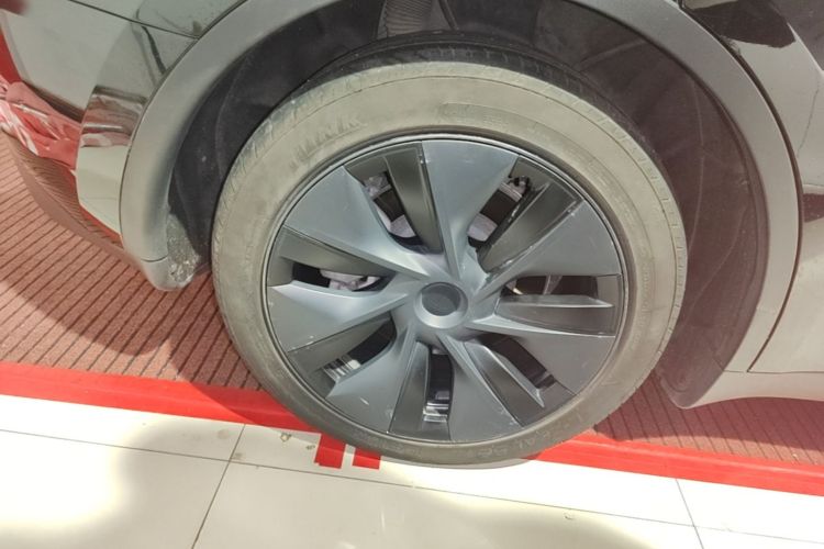 Tesla Model Y 2024 #10 Tesla Model Y 2024 car image #10
