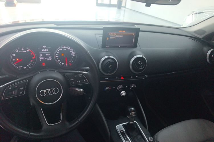 Audi A3 2018 car image #10