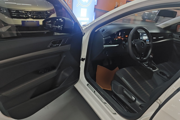 Volkswagen Lavida 2021 car image #16