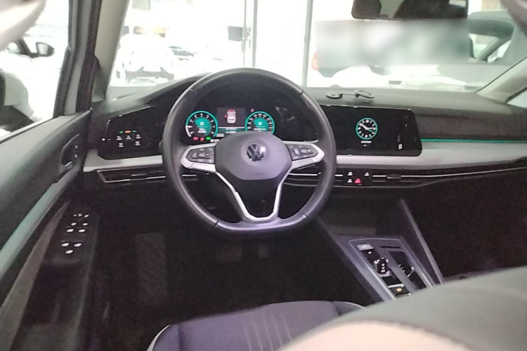 Volkswagen Golf 2022 car image #11