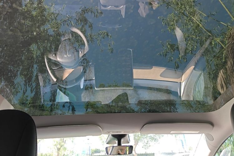 Tesla Model Y 2021 car image #18