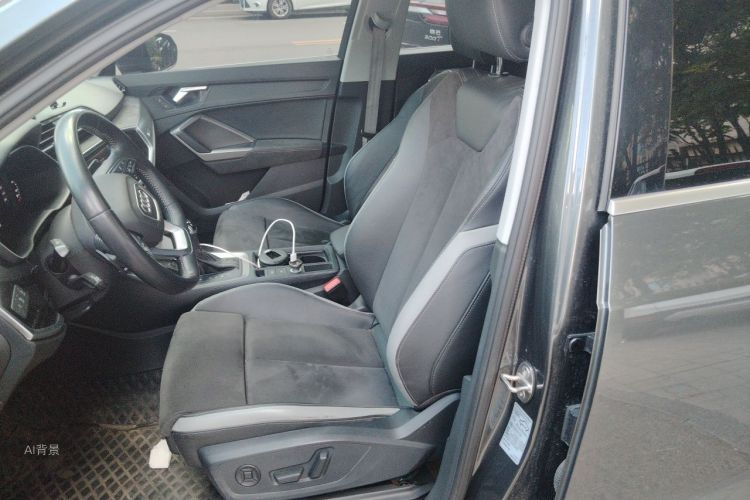 Audi Q3 2021 car image #17