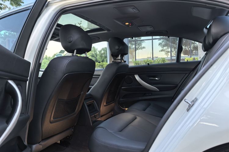BMW 3 Series 2017 #17 BMW 3 Series 2017 car image #17