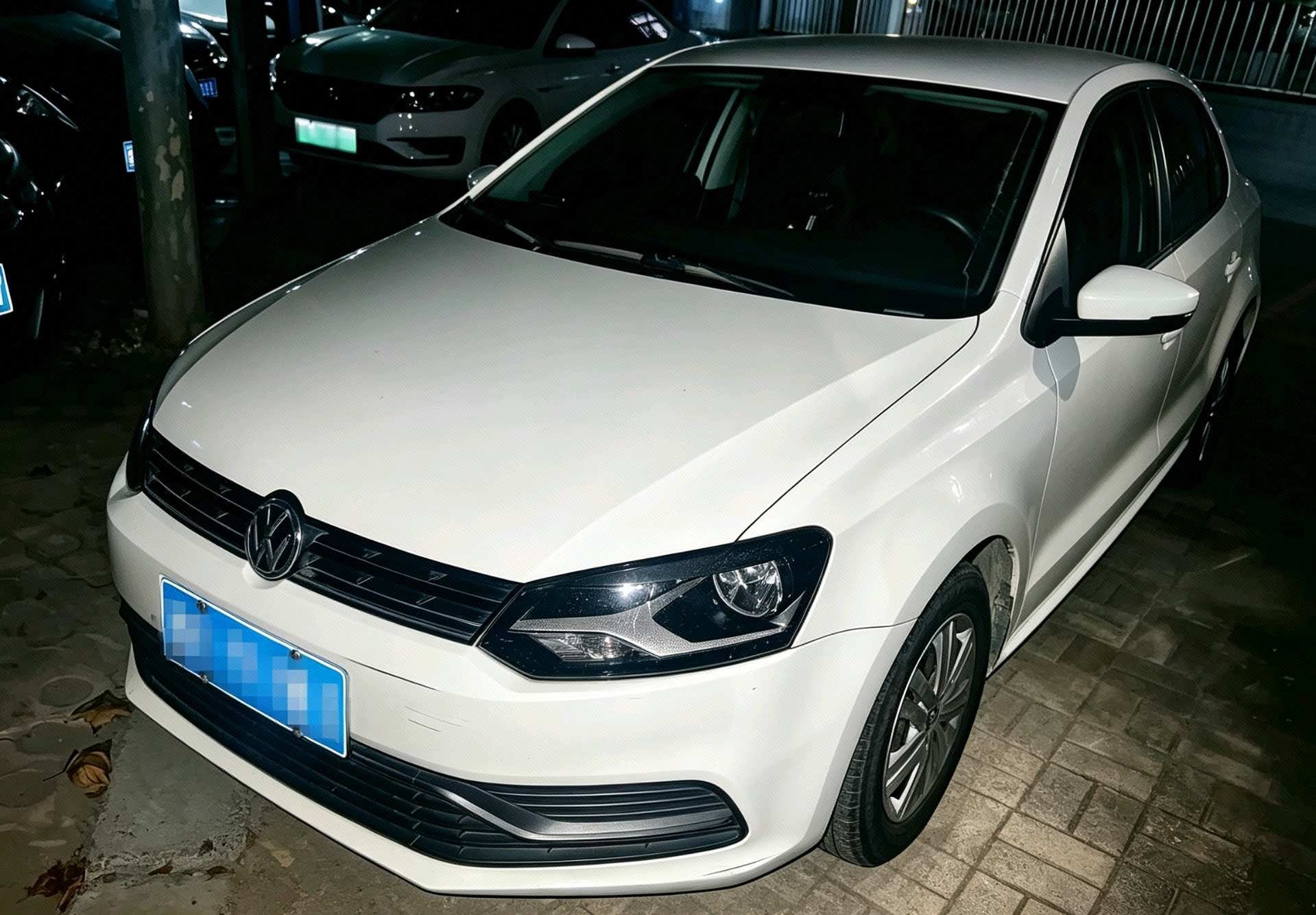 Volkswagen Polo 2015 Volkswagen Polo 2015 car image