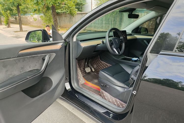 Tesla Model Y 2023 #16 Tesla Model Y 2023 car image #16