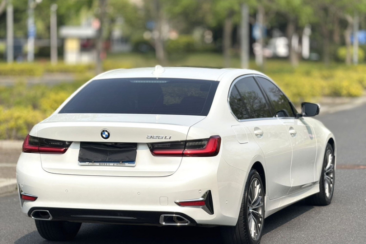 BMW 3 Series 2019 #7 BMW 3 Series 2019 car image #7